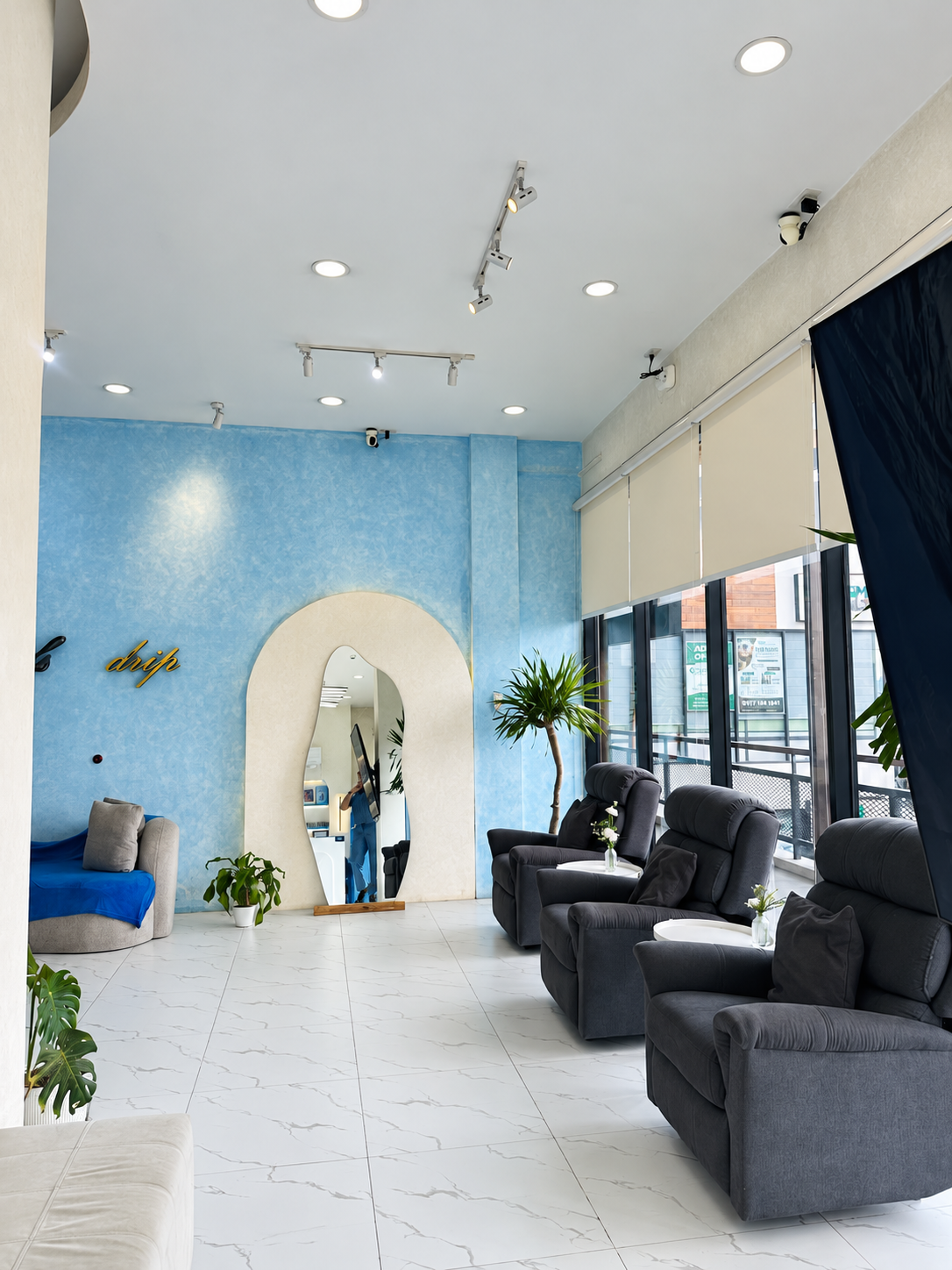 Inside byoo + tee clinic, Felix Ave – Cainta