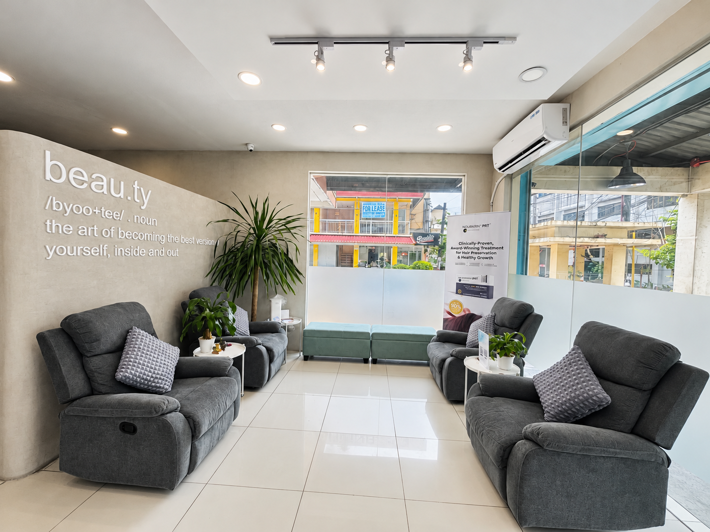 Inside byoo + tee clinic, Riverside – Pasig
